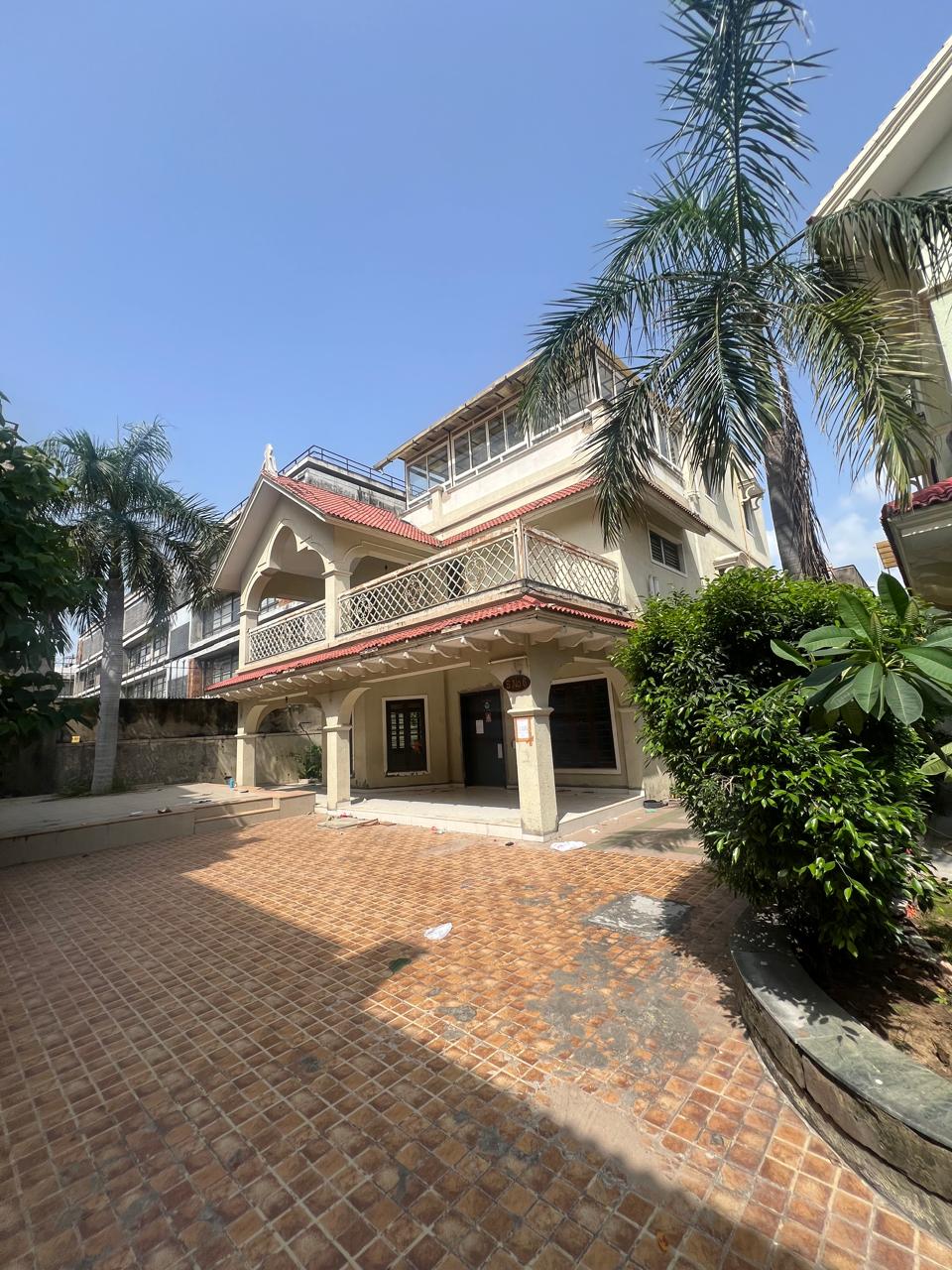 Elegant 4 BHK Vaibhav Bungalow at Gokul Bungalows, Bodakdev – A Perfect Blend of Comfort and Luxury!
